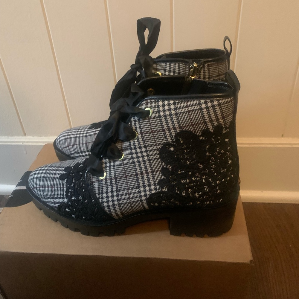 Karl Lagerfild Booties - Picture 1 of 6